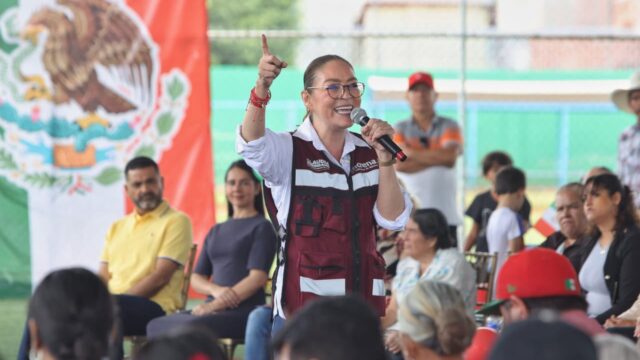 Vero Díaz habla ante simpatizantes durante asamblea en Apozol